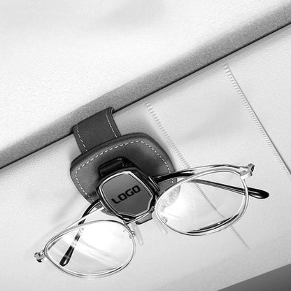 Clip per occhiali multifunzione in pelle scamosciata con logo dell'auto